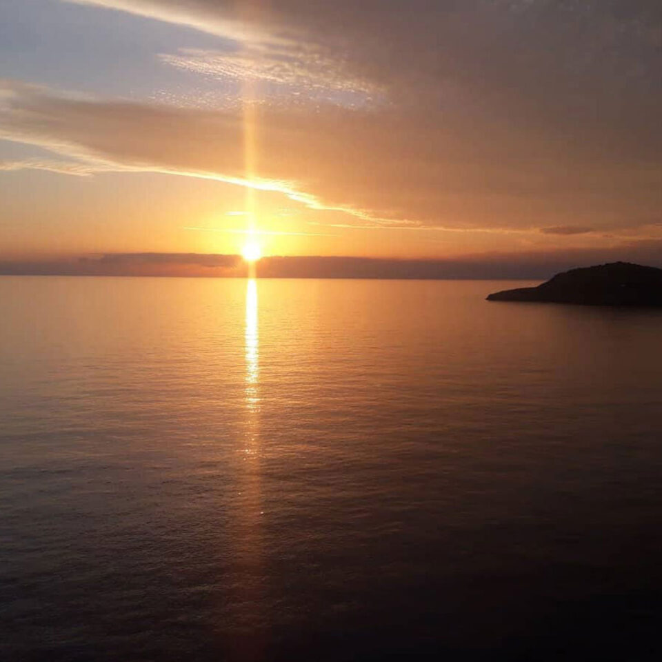 Ηλιοβασιλέματα από το μπαλκόνι .