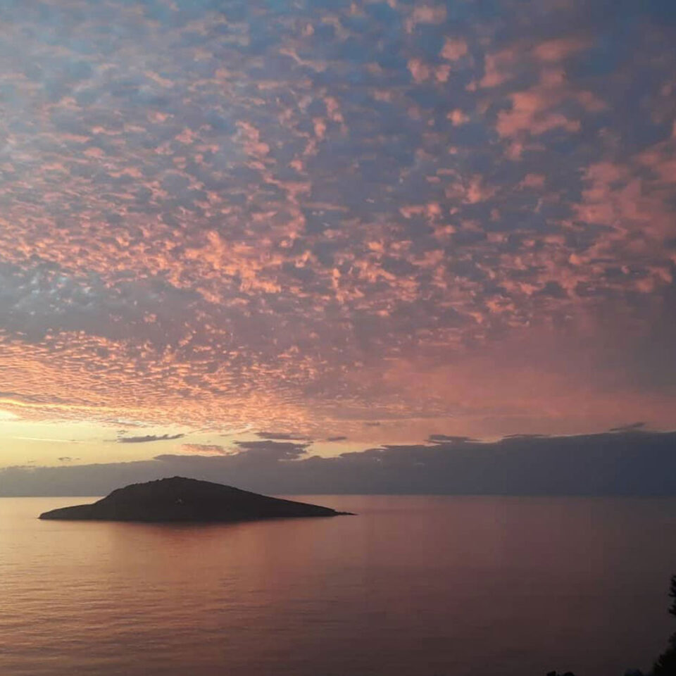 Ηλιοβασιλέματα από το μπαλκόνι .