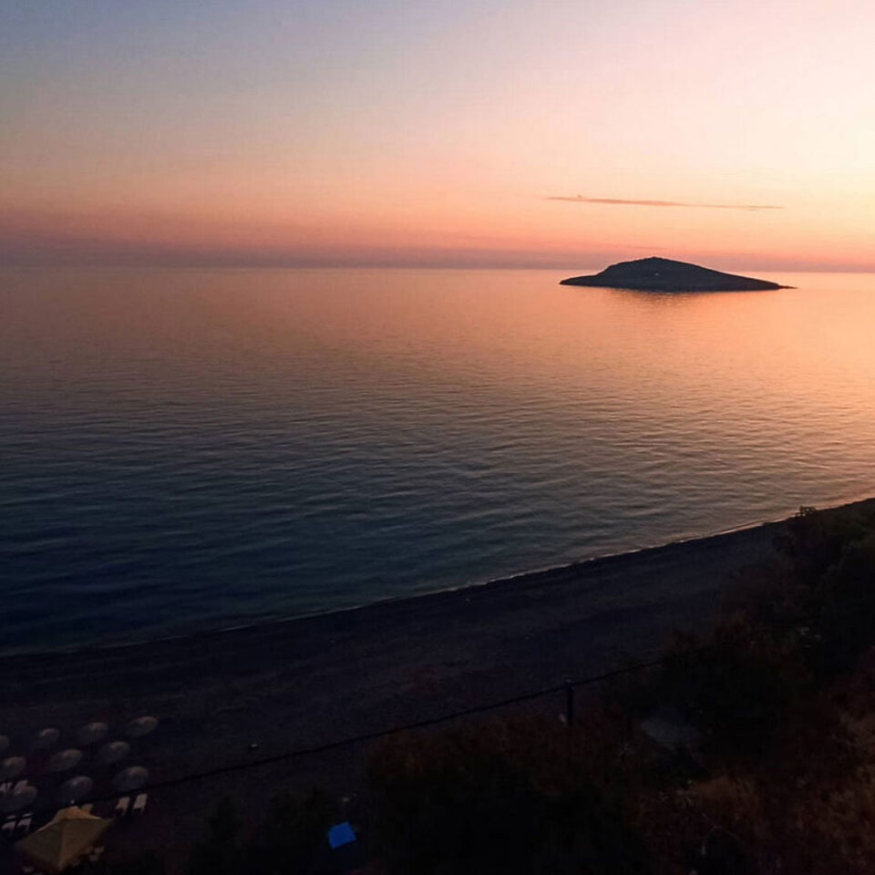 Ηλιοβασιλέματα από το μπαλκόνι .