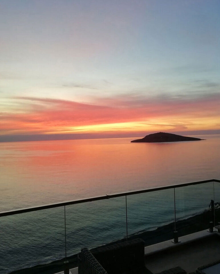 Ηλιοβασιλέματα από το μπαλκόνι .