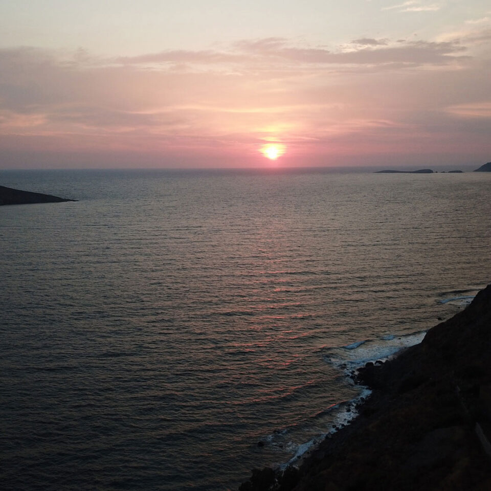 Ηλιοβασιλέματα από το μπαλκόνι .