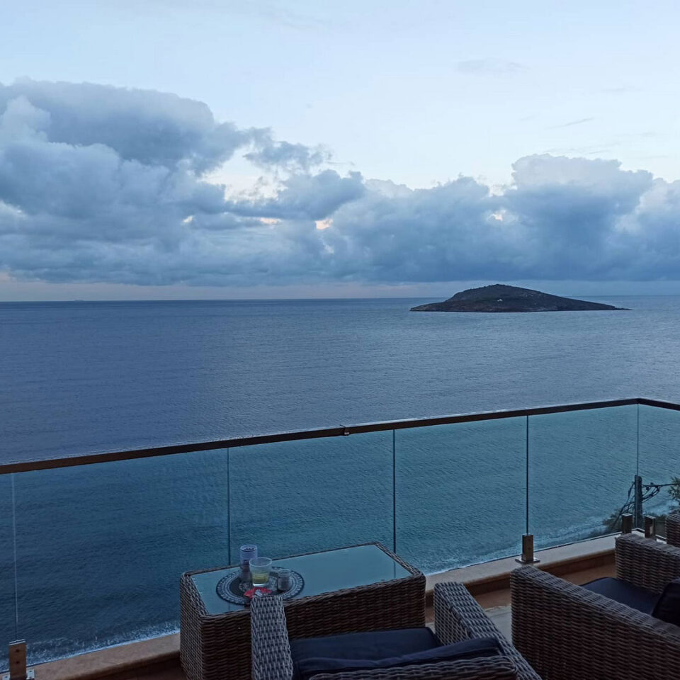 Στον Πλατύ Γιαλό .