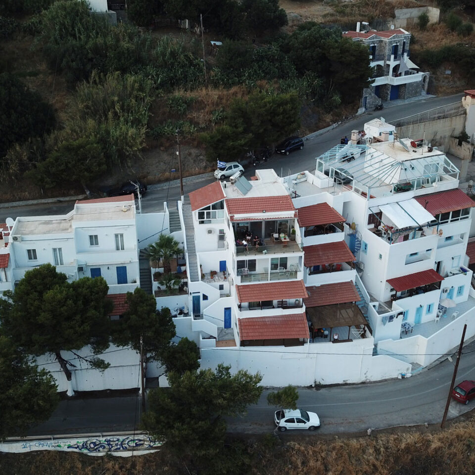 Στον Πλατύ Γιαλό .